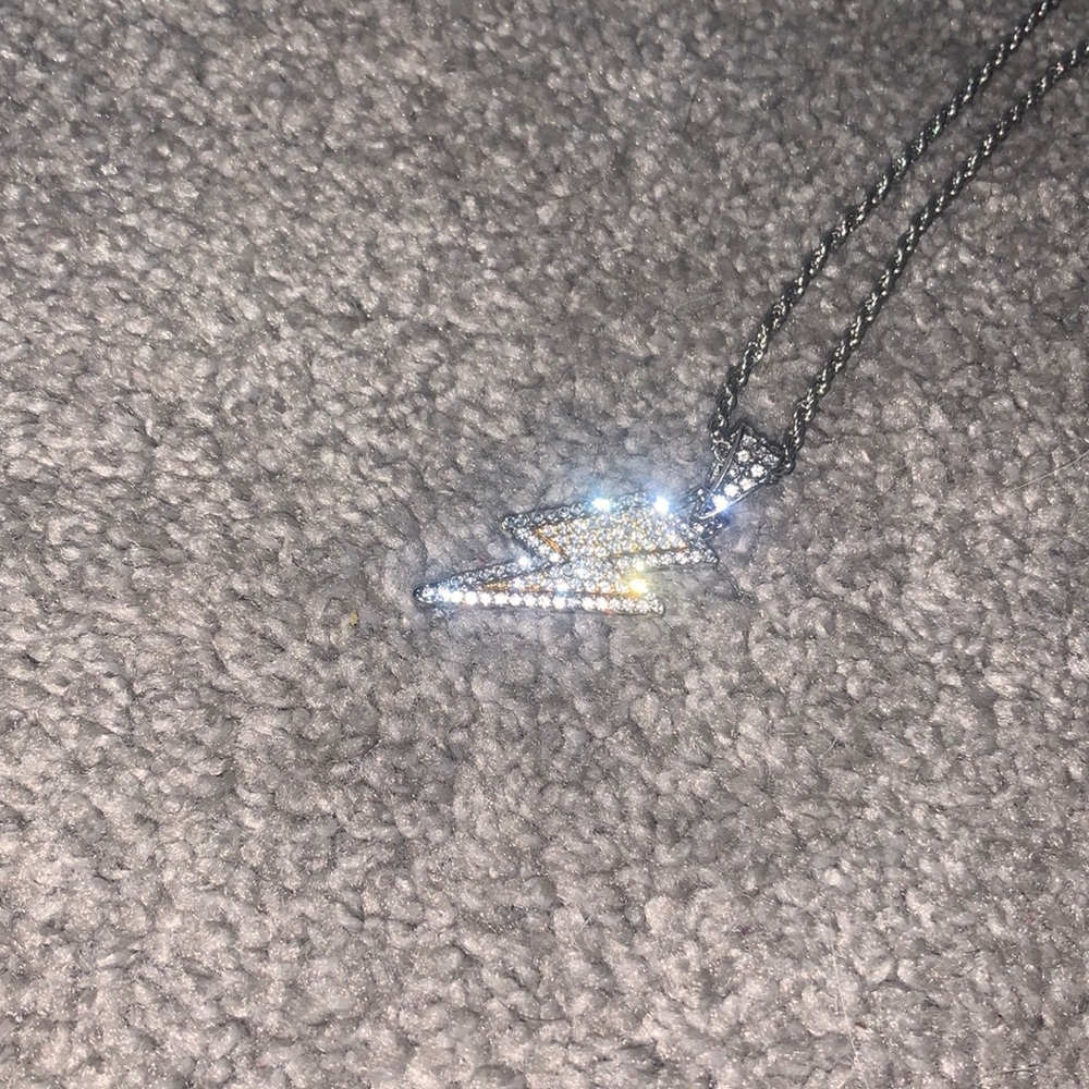 Gold and silver chain size US OS and is in great condition not marks and no dent